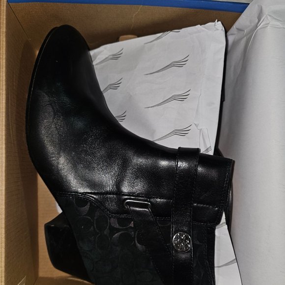 Gently Used Coach LEATHER BOOTS BLACK  Dean Bootie SIZE 11b ! Rare Size & Color - Picture 5 of 9